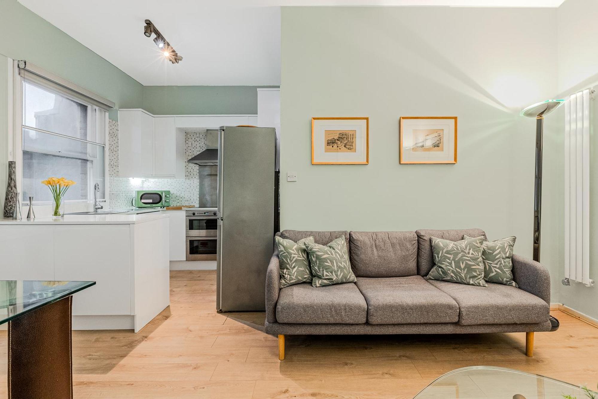 Stunning Central 2Br Flat Btw Soho & Covent Garden Londra Esterno foto